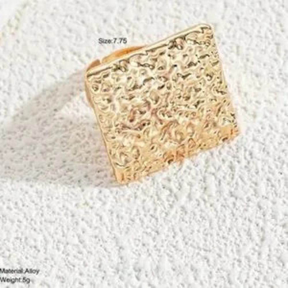 ?? Gold Textured Ring - Picture 3 of 4